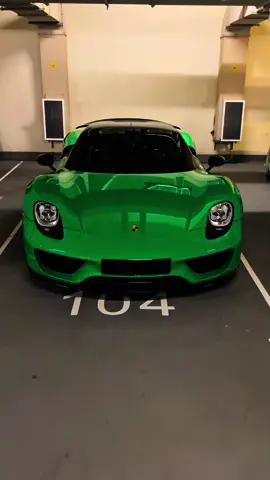 Green 918 🕷️ #viral #dubaicars #porshe #918spyder #carsoftiktok #fyp | @zq 