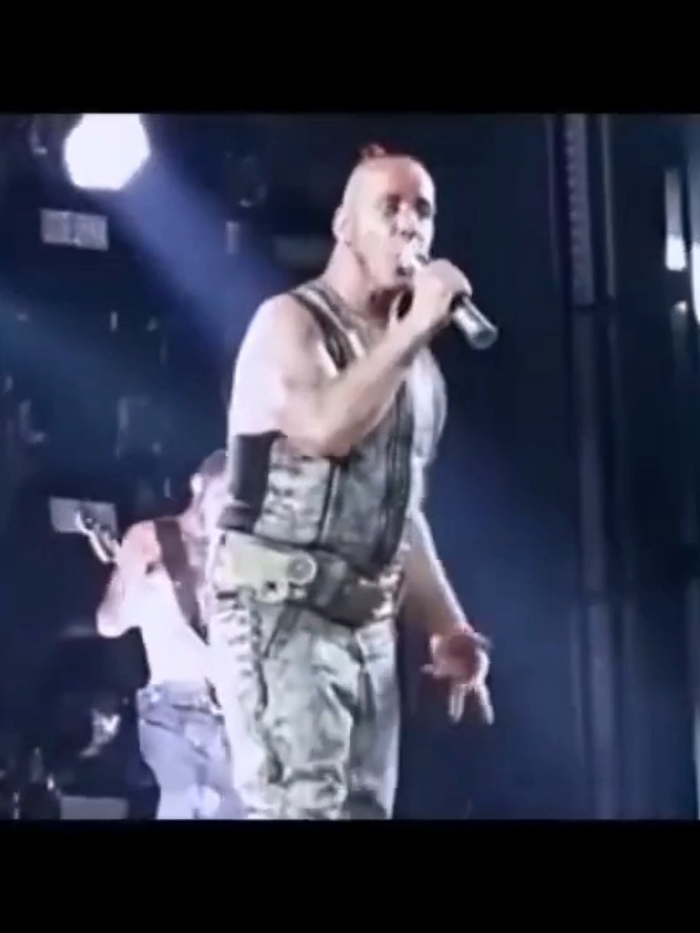 Rammstein - Ausländer #foryou #rammstein #tilllindemann #duhast #heavymetal #rockindustrial #grunge #electronic #punk #gotic #rock #reels #industrialmetal #musicvideo #2000s #foryoupage #parati #fyp #follow #music 