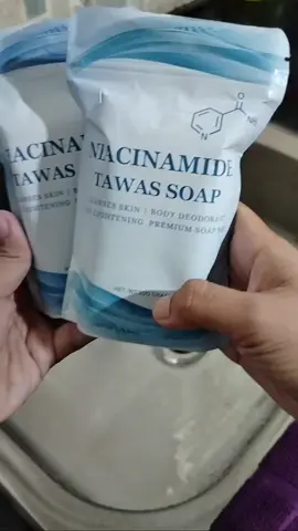 must try this soap guys! no more Asim na PAWIS Ng katawan sa sabon na ito🫢#niacinamide #trendingsoap #niacinamidetawassoap #fypvideos #viralvideos #tawassoap 