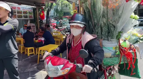 Mùa thu Hà Nội đẹp đến nao lòng. Những màu sắc tươi đẹp, những âm thanh rộn rã...#thuhanoi #thuhànội #tungngaynhinmuavoivang #trending #muathu#muathuhanoi #hanoi #fyp #xuhuong #viral #thinhhanh #muathu #capcut #tanbien 