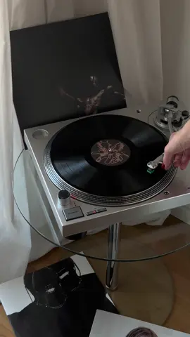 Watch me looking for the right song  #travisscott #vinyl 