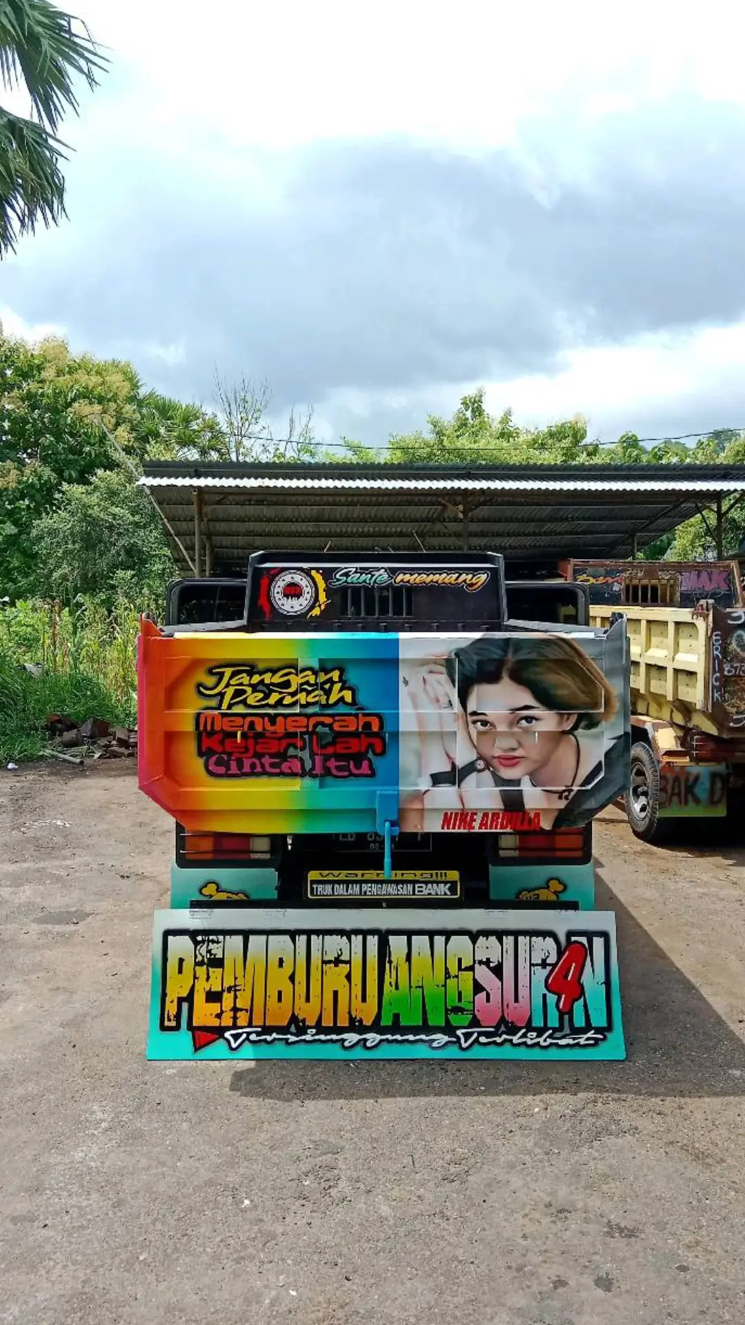 Dilarang Melarang👻#modifikasi #dumptruck #lembatatiktok🍃🔥🔥 #nikeardilla 