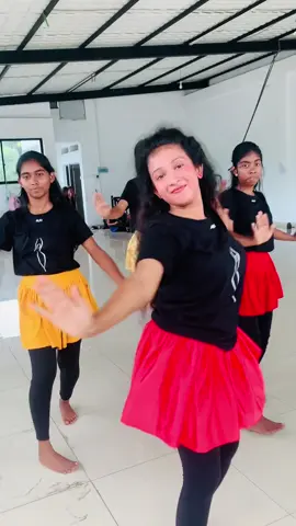 Aja nachale nachale dance💕🥰 #flypシ#dance#hindidance#flypシ#foryou #100kviews #foryourpage #foryourpage#viraltiktok 