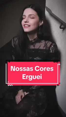 Outubro é o mes oficial de assombrar escadas! “Nossas Cores Erguei” é sempre uma ótima pedida 👻🎶🧜🏻‍♀️ #cantandonaescada #spookyseason #piratasdocaribe #versaobrasileira #nossascoreserguei 