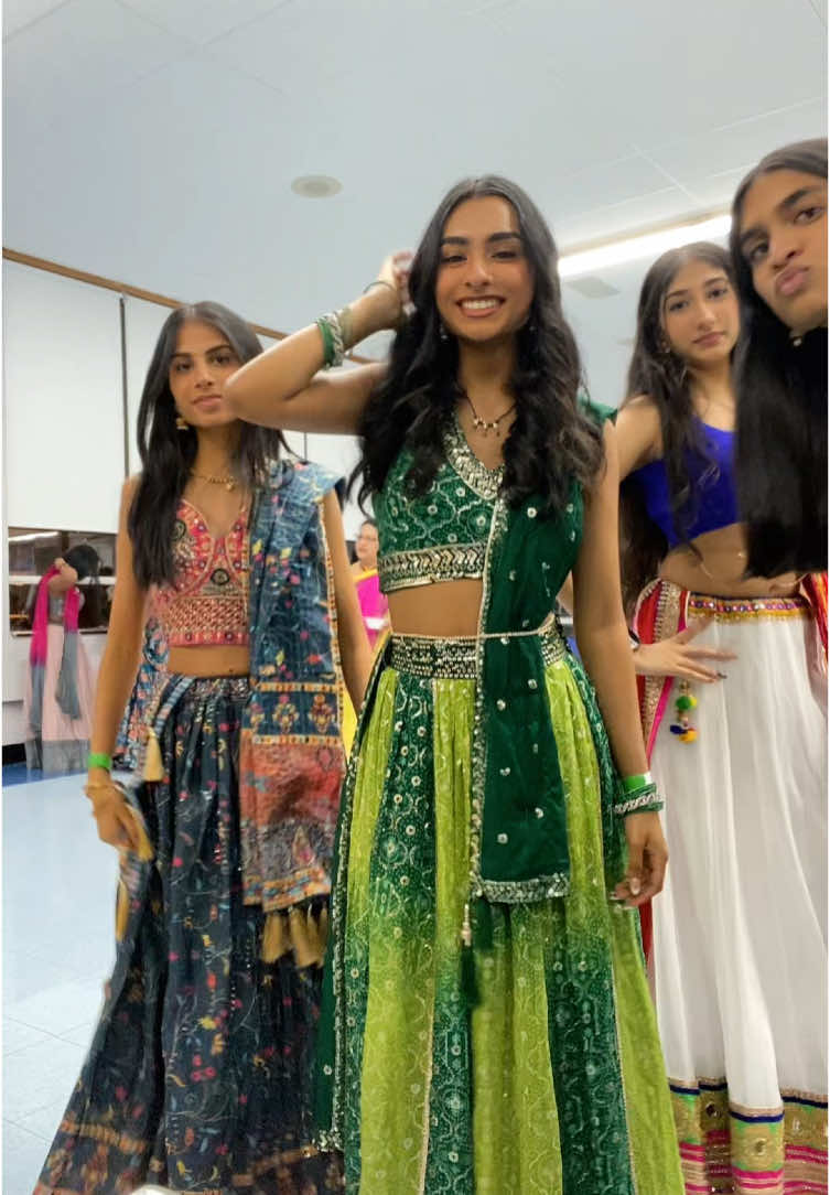 1/2 an hour to get one good tik tok 😔@golden girl. @𝗦𝗮𝘆𝗮  