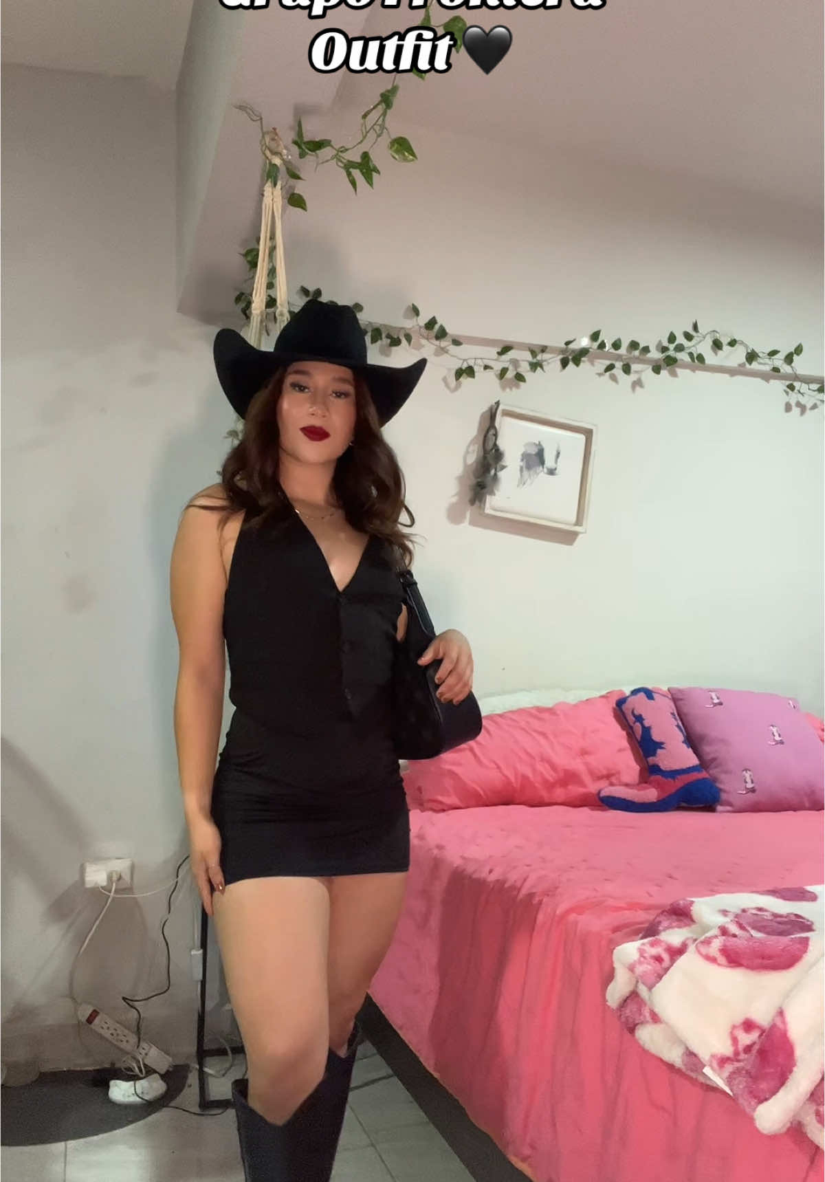 Grupo Frontera Outfit 🖤✨ #westerntiktok #OOTD #westernfashion #grwm #outfitinspiration #mexico #parati #fyp #westernootd #grupofronteraootd #concertootd #grupofrontera #vaqueraootd #luisrconriquez #grupofrontera  #fashioninspo #palenque #feria 