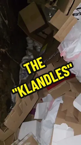 THEY DID TAKE OFF ALL THE WRAPPERS BUT ATLEAST I GOT A GOOD AMOUNT OF PERFECTLY GOOD CANDLES! #DUMPSTERDIVINGMAMA #DUMPSTERDIVING #DUMPSTERDIVER #bathandbodyworks 