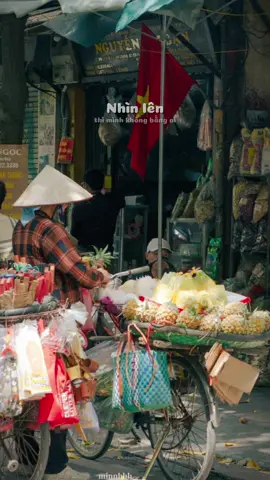 Càng lớn thì mình càng hiểu là: Nhìn lên thì mình không bằng ai nhưng mà nhìn xuống thì lại đủ đầy hơn rất nhiều người… #quoteoftheday #nhachaymoingay #capcutmaster #CapCut #fyp 