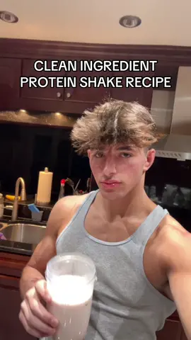 D1 athlete healthy clean ingredient protein shake recipe for building muscle #proteinshakerecipe #proteinshake #healthyproteinshake #d1athlete #athletenutrition #fyp #foryou #foryoupage 