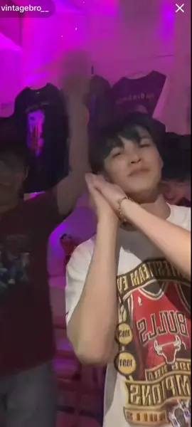 วุ่นวายวินเทจ เต้นปิดไลฟ์น่ารักมาก #Meennicha8 #มีนนิชคุณ  #kratingg #กระทิงขุนณรงค์ #vintagebro__ 