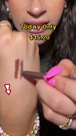 Easy, smokey, sultry smudged eyeliner tutorial perfect for fall. 🍂✏️😍