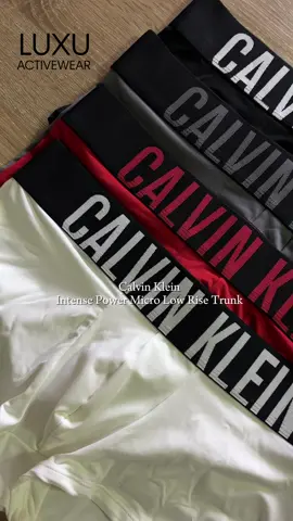 Calvin Klein Intense Power Micro 3-Pack Low Rise Trunk 🌈PRICE : 3-PACK 2190.- (ราคาป้าย 3690.-) 🌈PRICE : แบ่งขาย 1 ตัว 795.- ส่งฟรีทุกออเดอร์📮 • มีจุดเด่นเรื่องโลโก้ Calvin Klein ขนาดใหญ่ สีตัดขอบกางเกงในทั้งด้านหน้าและด้านหลัง • มีจุดเด่นเน้นความคล่องตัวเป็นพิเศษ • ไมโครไฟเบอร์เนื้อนุ่มเนียนนุ่มเพื่อความสบายสูงสุดและการเคลื่อนไหวที่เพิ่มขึ้น 88% polyester 12% elastane 🌈PRICE : 3-PACK 2190.- (ราคาป้าย 3690.-) 🌈PRICE : แบ่งขาย 1 ตัว 795.- ส่งฟรีทุกออเดอร์📮 ❤️สินค้าของแท้ 100% ทางร้านนำเข้าจากUS🇺🇸,AU🇦🇺 มีใบเสร็จหรือหลักฐานการสั่งซื้อได้ ลูกค้ามั่นใจได้เลย❤️ 🤍สนใจสอบถาม | สั่งซื้อ LINE : https://lin.ee/b6MTEtE หรือพิม @488tpbag (มี@นำหน้า) Facebook page : Luxu Activewear IG : Luxuactivewear Shopee : www.shopee.co.th/luxuactive Line Shopping : https://shop.line.me/@488tpbag #calvinklein #กางเกงในcalvinklein #กางเกงในผู้ชายcalvinklein #กางเกงในผู้ชาย #แบ่งขาย #calvinkleinunderwear #calvinkleinundermen #intense