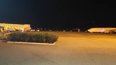 Ah 1197 Marseille Béjaïa #aviation #aviationlovers #aircraft #plane #airports #viralvideo #flight #airplanespotting #trending #night 