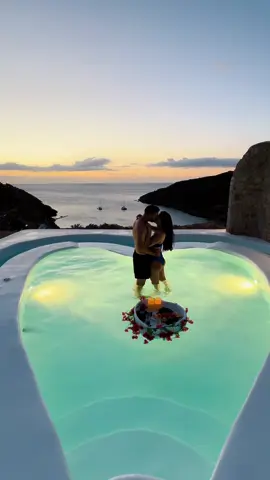 Imagine spending your evenings like this! #calilo #greece 