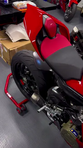 cold start of the V4S 😮‍💨 #ducati #panigale #v4r #v4s #v4 #panigalev4 #panigalev2 #ducativ4 #ducativ4s #ducatipanigale #panigalev4r #panigalev4s #bmw #bmwmotorsport #bmwmotorrad #bmwm #bmws1000 #bmws1000rr #s1000rr #s1000 #m1000 #m1000rr #bmwm1000rr #yamaha #yamahar1 #yamahar6 #yamahar1m #r1 #r1m #r6 #r15v3 #r15 #kawasaki #honda #suzuki #aprilia #motogp #motoamerica #superbike #superbikes #superbiker #bike #bikelife #biker #bikes #motorbike #motorbikes #motorbiker #motorcycles #motorcycle #motorcycles #motorcyclelife #motorcycleclub #sportbike #sportbikelife #sportbikes #2wheels #2wheel #motorrad #supersport #Motorsport #racebike #trackbike #bikecollection #shoei #ohlins #akrapovic #bridgestone #brembo #bikelover #biketok #bikersoftiktok #bikers #bikerlife #bikeride #alpinestars #agv #akrapovic #unitedstates #ohio