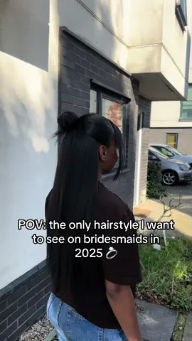 I love the slick ponys but lets switch it up a little 💕 #blackbridesmaidhairstyle #bridesmaidponytail #halfuphalfdown 