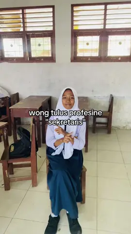 🥴🥴 #sekretaris #kontensekretaris #sembilanduadisiniii #justkidding #justcontent #spensabarteng #fypage #katakata #schoollife 