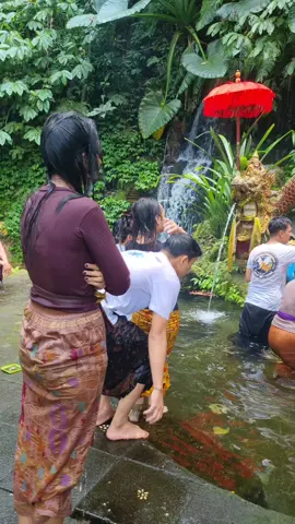 Melukat di Bali #bali #liburanbali #canggubali #trending 