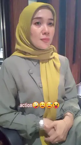 dahh OK lom nich aktingnya😆😅🤣😛#lucu_ngakak #lucu #videoviral #videolucu #fypdong #fyp #hiburansemata #hiburantiktok #dedimulyadi #sidangpk7terpidana #sakatatal #ottohasibuan #cirebon #yoshie_leexa 
