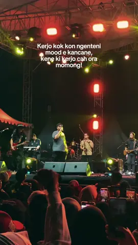 🙎🏿 : kesel opo ?  🙋🏼‍♂️ : kesel momong  #CapCut #abcxyz #fyp #foryourpage #ndarboygenk 