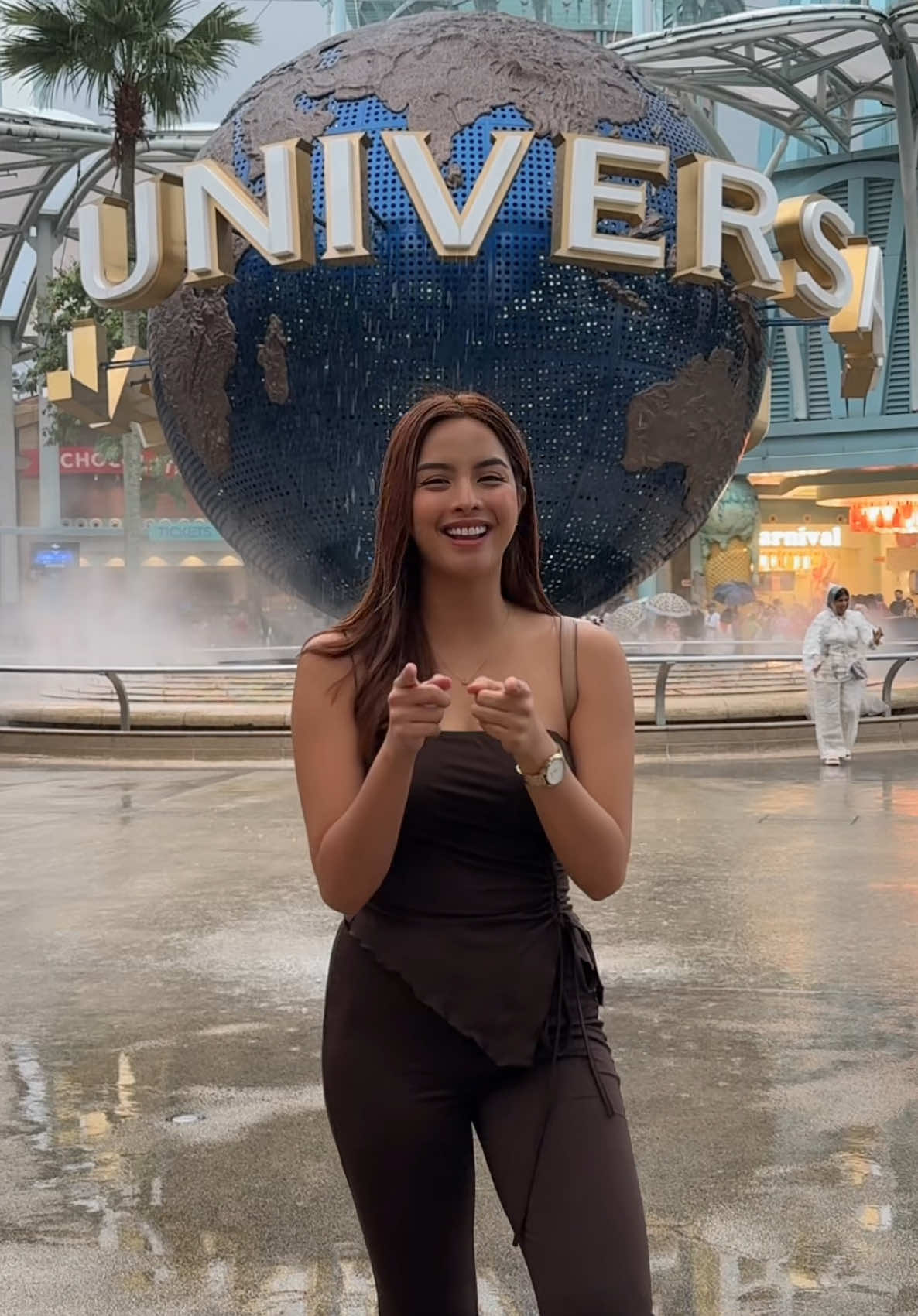 bakit naman naulan 🥺 📍Universal Studios Singapore #erickapineda #singapore