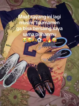 Duluan aja mbak ini lagi banyak tornenan soalnya 😜⚽️❤️‍🔥🔥 #trend #fotolifestyle  #sepatubola  #jersey  #sepakbolaindonesia 