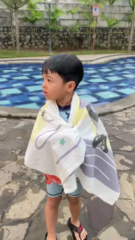 percaya gak kalau yang dipake dalam video ini adalah handuk favorite para ibu - ibu di Indonesia? Yuk samaaan pakai handuk Little Terry by LPH🤗 . #HandukBayi #LittlePalmerhaus 