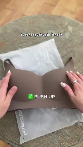 🤩Hayoo siapa yang masih cari-cari bra dengan bahan yang super duper lembut? Say no to bra kawatt and Hello seamless Bra ! 👏👏 ✅Aset lebih terbentuk dan terangkat ✅Cup penopang lembut berbentuk W ✅Desain garis leher paralel ✅Seamless Yuk miliki Bra ini untuk investasi aset kamu biar lebih manjaahh👍 #greney #seamlessbra #pushupbra #BeliLokal #wibgajian #summervibe #fyp #bra #honestreview 