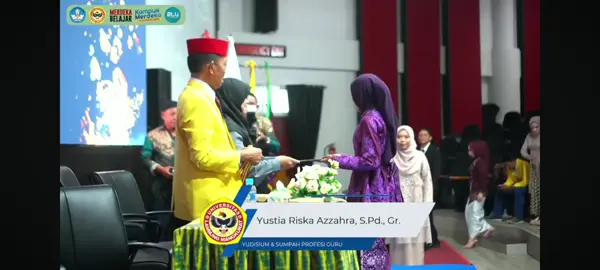 Satu tahun yang penuh tantangan dan pembelajaran. Alhamdulillah, semua terlewati dengan baik. Terima kasih kepada Allah SWT, keluarga, dosen, dan teman-teman yang selalu mendukung. #yudisium #yudisiumppgprajabatan #ppg #ppgprajabatan #ppgprajabatan2023 #gurubahasaindonesia #guruindonesia #alhamdulillah #fyp 
