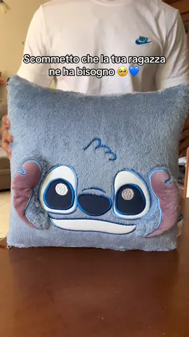 Lo adorerà 😭💙 Link per acquistarla in Bio 🤭🥰 #stitch #coperta #cuscino #liloestitch 