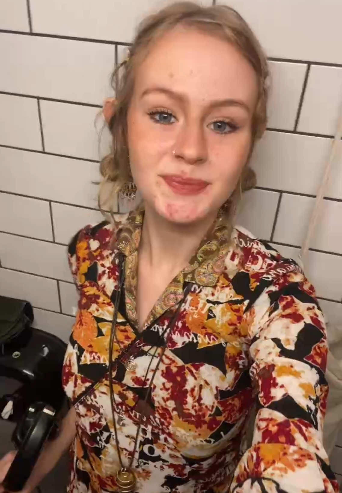 So I missed recording videos. Might download the app just to post. I’m too addicted hahaha! #60s #70s #hippie #hippietok #kissme #sixpencenonethericher #gilmoregirls 