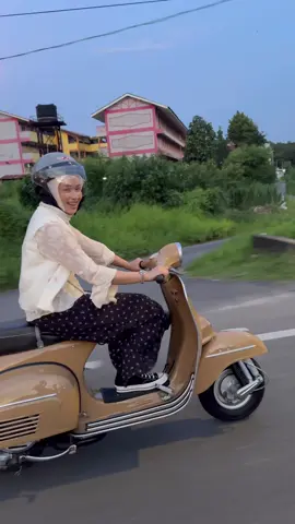 Panas enjin vespa, dengan kite kite panas.  🤘🏻 #lambretta #vespa #vespaclassic #mbg #vespamalaysia 