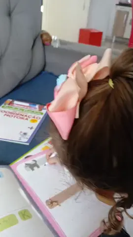 Lala aprendendo ler. #criança #aprendendoler #lendo #engraçado #criancalendo 