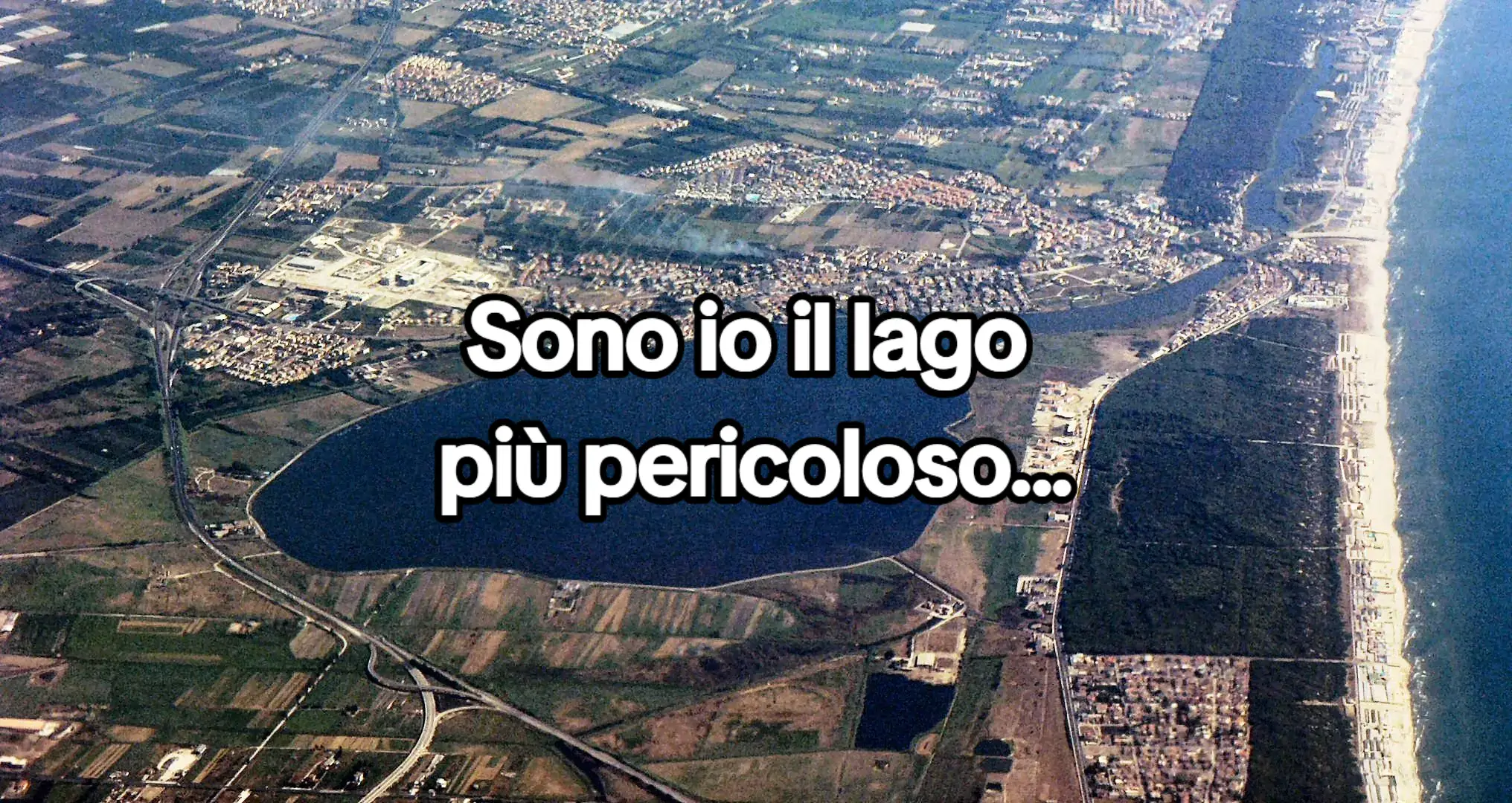 Risposta a @andrewww.666  Il Lago di Vico è ritenuto pericoloso per due motivi principali. Il primo è legato alla sua origine vulcanica, che comporta una conformazione particolare con fondali irregolari e profondi. Le acque possono essere molto fredde in certi punti e la profondità varia bruscamente, creando condizioni rischiose per i nuotatori, soprattutto quelli meno esperti. Il secondo motivo riguarda la proliferazione di alghe tossiche, come i cianobatteri, causata dall'eutrofizzazione, ovvero l'eccesso di nutrienti nell'acqua. Queste alghe possono rilasciare tossine dannose per la salute, provocando irritazioni cutanee, problemi respiratori e, in alcuni casi, avvelenamenti se l'acqua viene ingerita o viene a contatto con la pelle. Per queste ragioni, è importante controllare sempre le condizioni del lago e seguire le indicazioni delle autorità locali. #lake #italy #dangerous #fyp 