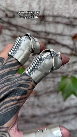 Dragon Scales Inner Joint Ring by fangophilia x dualflow, and Ring Prototype by fangophilia. Videos via fangophilia on IG.  #fashion #ring #jewelry #jewellery 
