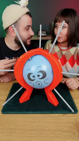 لعبة ممتعة جداً (Boom Boom Balloon) . . . . . . . . #boardgames #couple #GameNight #fun #تسلية #العاب 