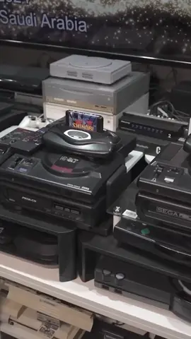 Recorde Mundial: 444 videogames conectados em uma única TV! Veja como ele conseguiu entrar para o Guinness Book! E você, qual seria o seu console favorito entre tantos? #games #retro #guinnessworldrecords #paravoce #jogos 