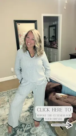 Probably the softest clothing items I have ever owned. This set is so good! #creatorsearchinsights #falldealsforyou #tiktokshopdealsforyoudays #tiktokshopcybermonday #tiktokshopblackfriday #tiktokshopholidayhaul #fallsalecampaignfeel #autumnfashion #falloutfits #bloomingjellyoutfits #bmjloutfits 