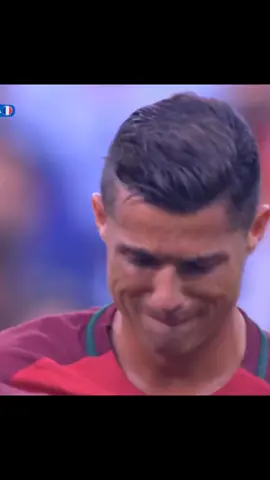 SIGAM A NOSSA PÁGINA! O CRISTIANO RONALDO SAIU MACHUCADO NA FINAL DA EUROCOPA DE 2016 CONTRA A FRANÇA E VIU PORTUGAL SER CAMPEÃO DO BANCO DE RESERVAS! #futebol #ESPORTE #CRISTIANORONALDO #CR7 #ROBOZAO 