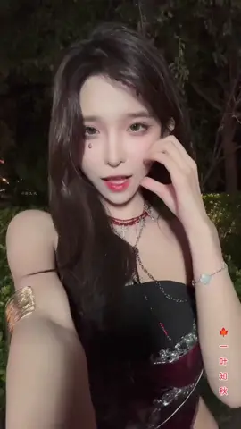 “大家好,我是夜刀神狗!” ❤❤❤shengou🍁🍁🍁 #夜刀神狗 #wenwen #上海万圣节cos大预测 #万圣玩成了漫展 #上海海昌海洋公园万圣攻略 #夜刀神狗 #一叶知秋 #汉服娘 #中华娘 #甜妹 #古风 #古风变装 #国风小聚 #国风古韵 #马面裙 #旗袍 #tangdynasty #cheongsam #hanfu #qipao #gaixinhchina #girlchinese #cotranghoangu #hotgirldouyin #hanfugirls #hanfustylis 