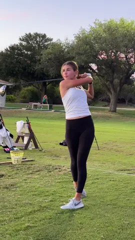 Golden hour range sessions 💛 #fyp #golf 