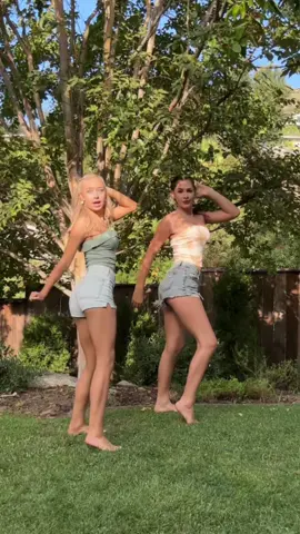 @peja 🩷 #fyp #foryou #bestfriend #bsfs #blowthisup #viral #OOTD #getreadywithme #blondeandbrunetteduo #dance #dancetok #fitinspo