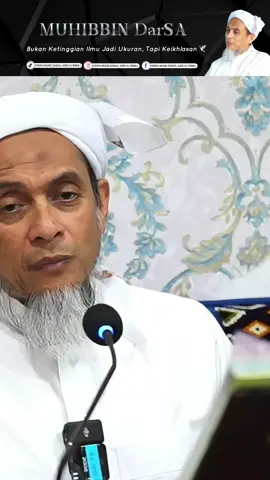 Daripada Jabir bin Abdullah RA, sabda Rasulullah SAW yang bermaksud: خَيْرُ الناسِ أَنفَعُهُم لِلنَّاسِ “Sebaik-baik manusia adalah yang paling bermanfaat bagi orang lain.” (Hadis Riwayat Thabrani, Al-Mu’jam al-Ausath, juz VII, hal. 58, disahihkan Muhammad Nasiruddin al-Albani dalam kitab As-Silsilah as-Sahihah) firman Allah:   إِنْ أَحْسَنتُمْ أَحْسَنتُمْ لِأَنفُسِكُمْ… “Jika kamu berbuat baik, sesungguhnya kamu berbuat baik untuk diri kamu sendiri..” (Surah al-Israa’ 17: 7)   Daripada Abdullah bin Umar RA, sabda Rasulullah SAW: … وَمَنْ كَانَ فِي حَاجَةِ أَخِيهِ كَانَ اللَّهُ فِي حَاجَتِهِ “… dan sesiapa (yang bersedia) membantu keperluan saudaranya, maka Allah (akan senantiasa) membantu keperluannya.” (Hadis Riwayat Bukhari) #syeikhmuhdzainulasri #dakwahislam #seorangliyana #dakwahtiktok #demitaqwa 