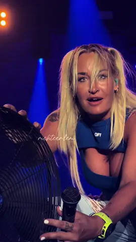 kurz mal bisschen luft gekriegt #sarahconnor #sarahconnorlive #favoritememories #misscee #sarahconnorfans #foryoupage #foryou #zeltfestivalruhr @sarahconnor 