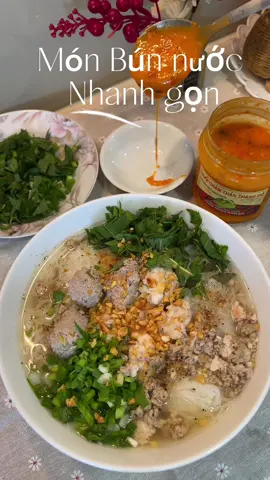 Những ngày không biết ăn gì thì e sẽ ăn bún nấu kiểu này vừa nhanh vừa thanh đạm#kunthichnauan #nauancungtiktok #monngonmoingay #ancungtiktok #nuocchamthanthanh 