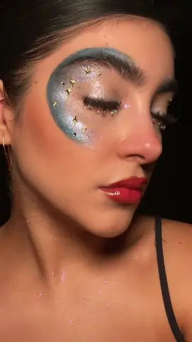easy cosmic makeup para este halloween🌟👽🛸🌖 #fypシ #paratii #halloweenmakeup #rhinestonemakeup #easymakeuptutorial 