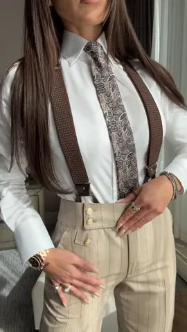 Countdown to style - Chicago Edition 🇺🇸  I’m wearing a tailored beige single-breasted suit with brown stripes, crafted from @zegnaofficial fabric, paired with a white shirt, fancy tie and brown suspenders 🤎 @alexandradobre_brand  This outfit is a perfect choice for business meetings, networking events, or stylish brunches. It’s a versatile look that allows you to express your individuality, while maintaining profesionalism 👌🏻  Don’t miss out - Miami trunk show, this week, October 18-20. Book your appointment - link in bio on my instagram 🙌🏻 #chicago #miami #usa_tiktok #parati #fyp #styleinspo 