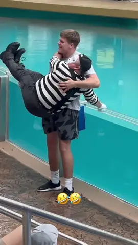 Tom the mime 😂😂 #tomthemime #seaworld #seaworldorlando #funny #mime #orlando #usa🇺🇸 