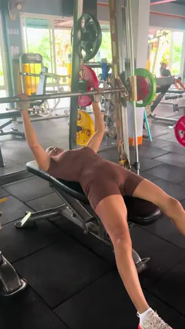 วันแรกของอาทิตย์ เล่นเบาๆวอร์มแขน 💪💪🥰🥰 #ชุดออกกําลังลังกาย  #ยิม  #สายฟิตเนส  #อย่าปิดกั้นการมองเห็น  #รีวิวชีวิตโสดที่โคตรจะดี😊  #อ่านหน้าโปรไฟล์ 