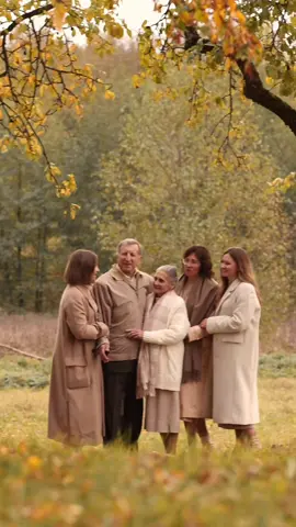 «Я вижу поколение поднимаясь, чтобы занять свое место с самоотверженной верой» У меня родилась идея нового социального проекта, проекта, который возможно будет миссией моего следующего года. Скоро обо всем расскажу... проект «Поколение» совместно с @olga_shaidulina, спасибо что всегда принимаешь и поддерживаешь мои любые идеи  #большаясемья #семейноепоколение #семейнаясъемка #семьявсборе #семья #family #bigfamily #lovefamily #village #familyvillage #степанова_поколение #степановафото #любовьсемьи #сестры